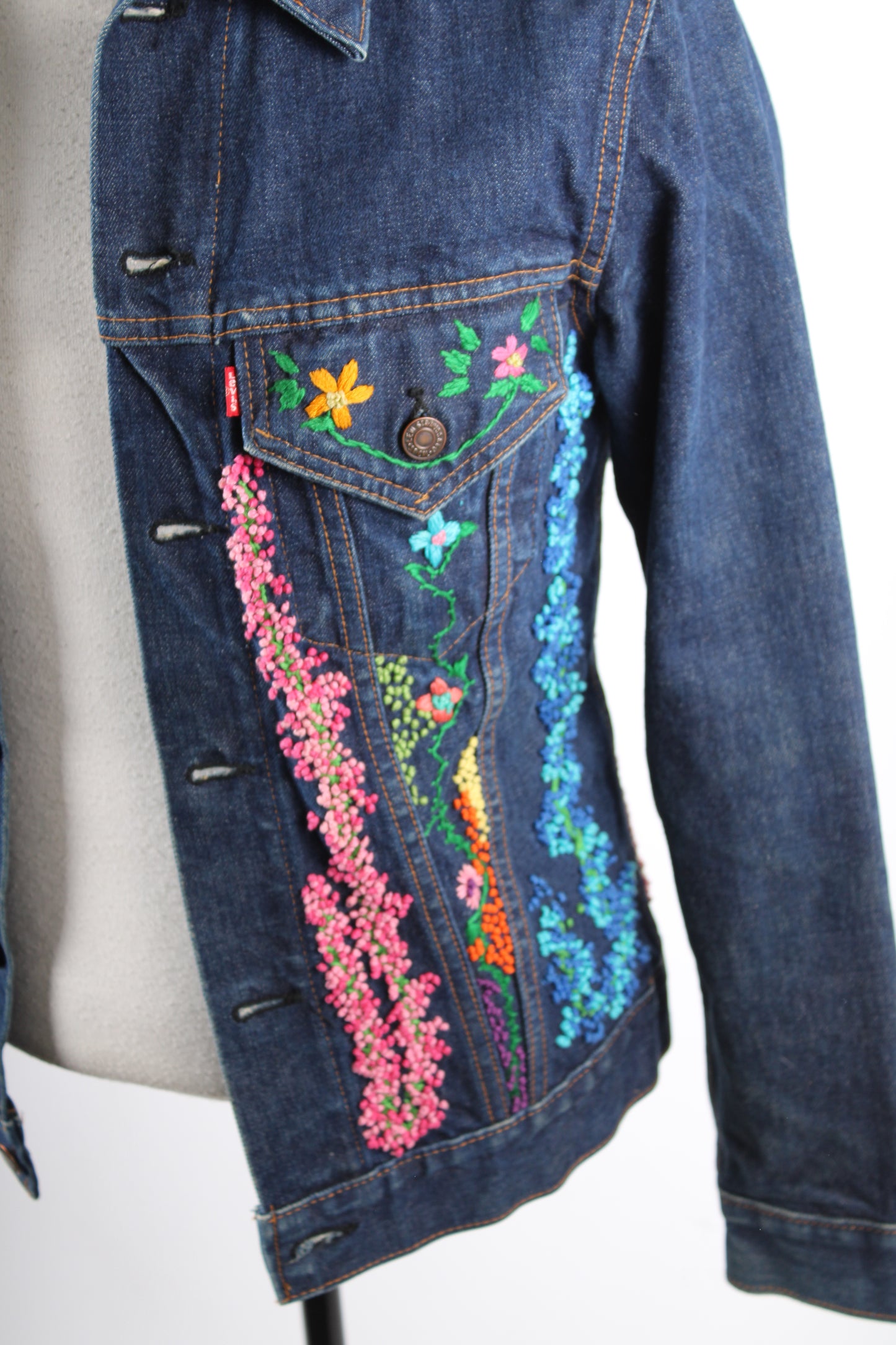 Vintage 70s LEVI'S Denim Trucker Jacket Embroidered Indigo Two Pocket Size 34 USA