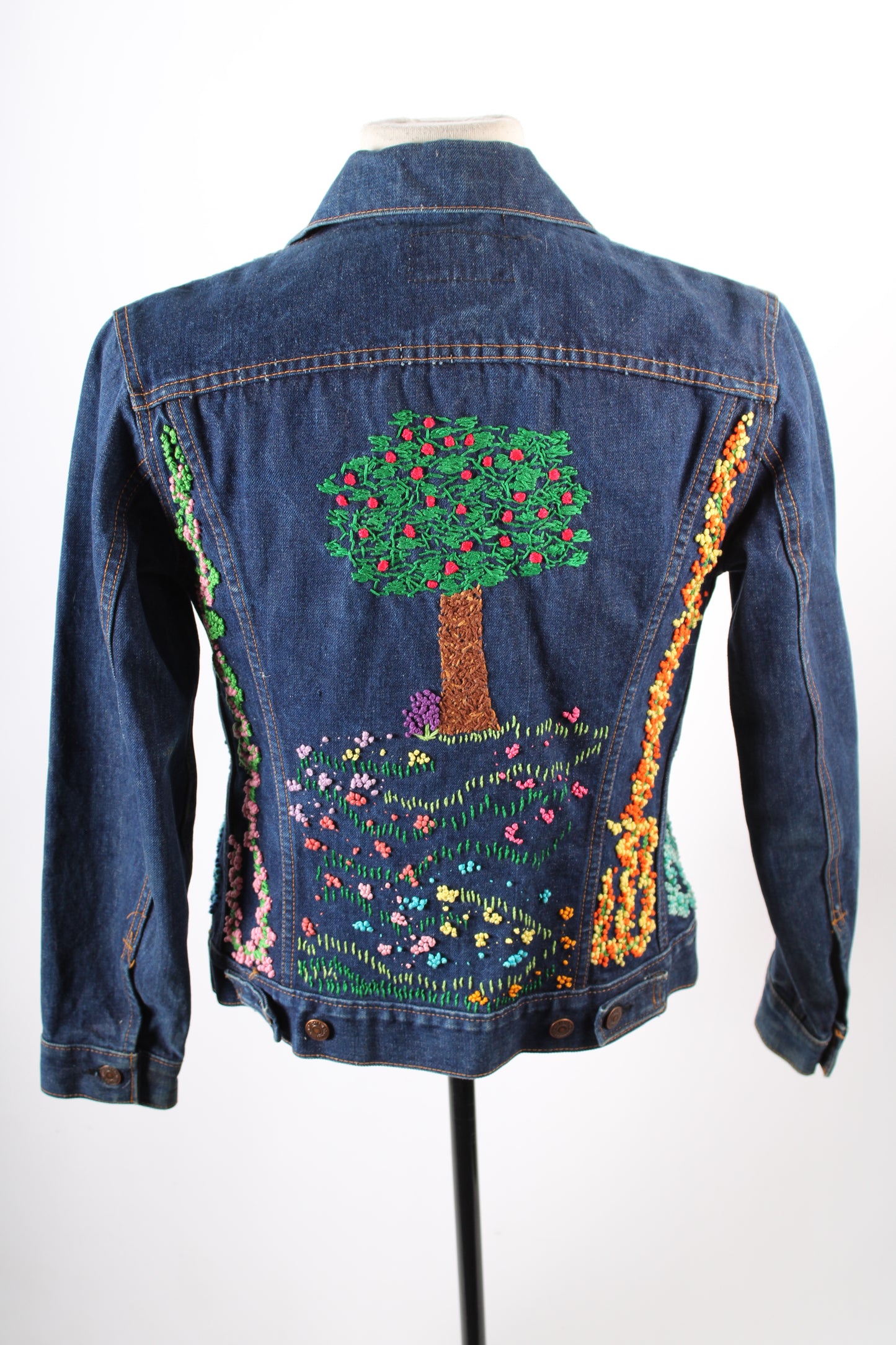 Vintage 70s LEVI'S Denim Trucker Jacket Embroidered Indigo Two Pocket Size 34 USA