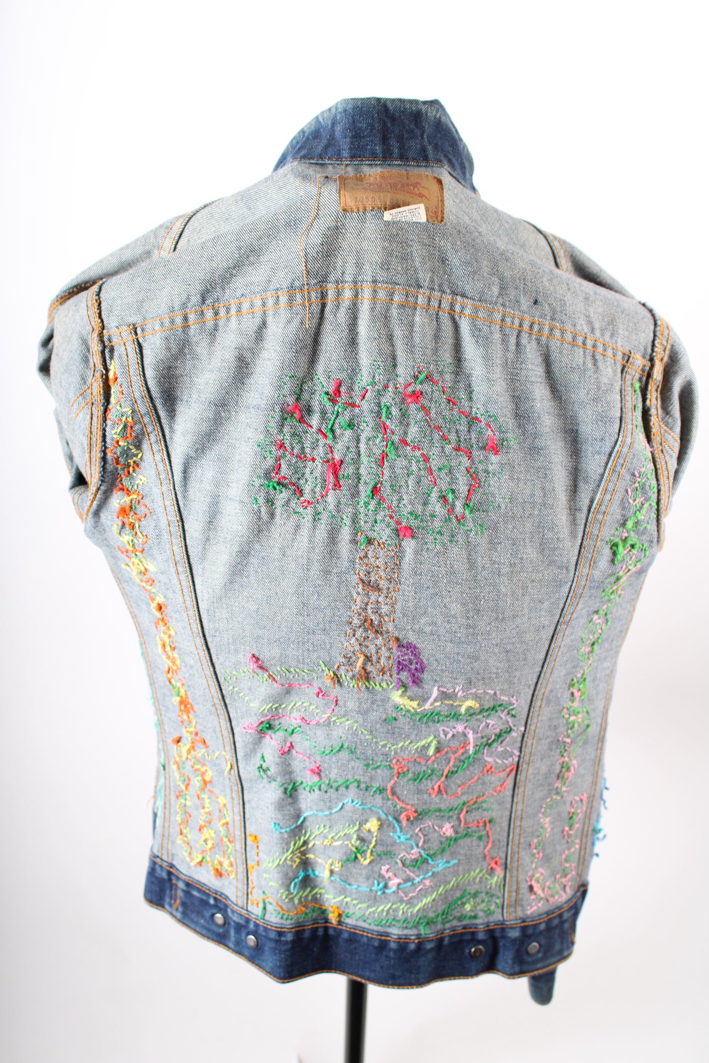 Vintage 70s LEVI'S Denim Trucker Jacket Embroidered Indigo Two Pocket Size 34 USA