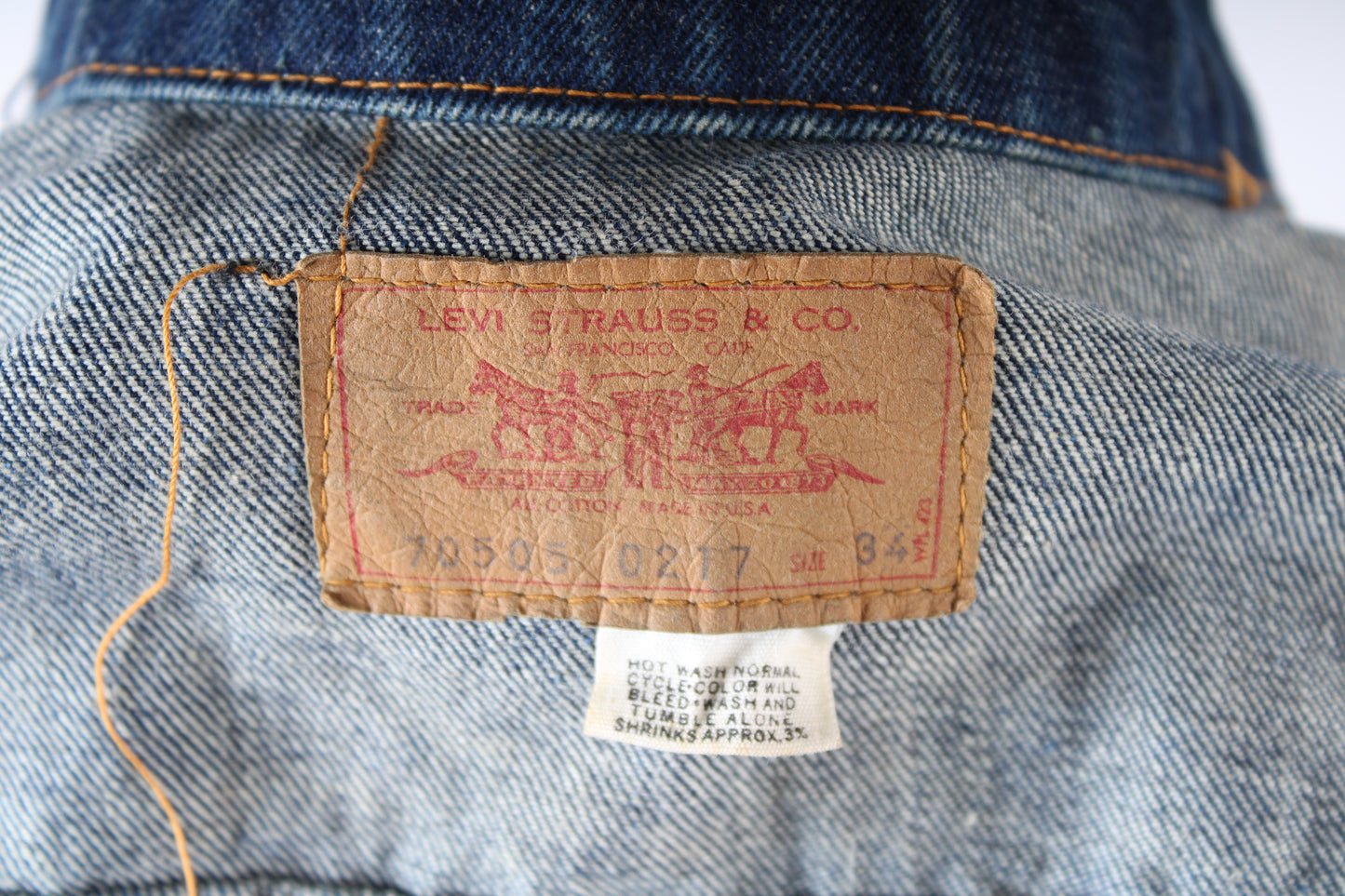 Vintage 70s LEVI'S Denim Trucker Jacket Embroidered Indigo Two Pocket Size 34 USA