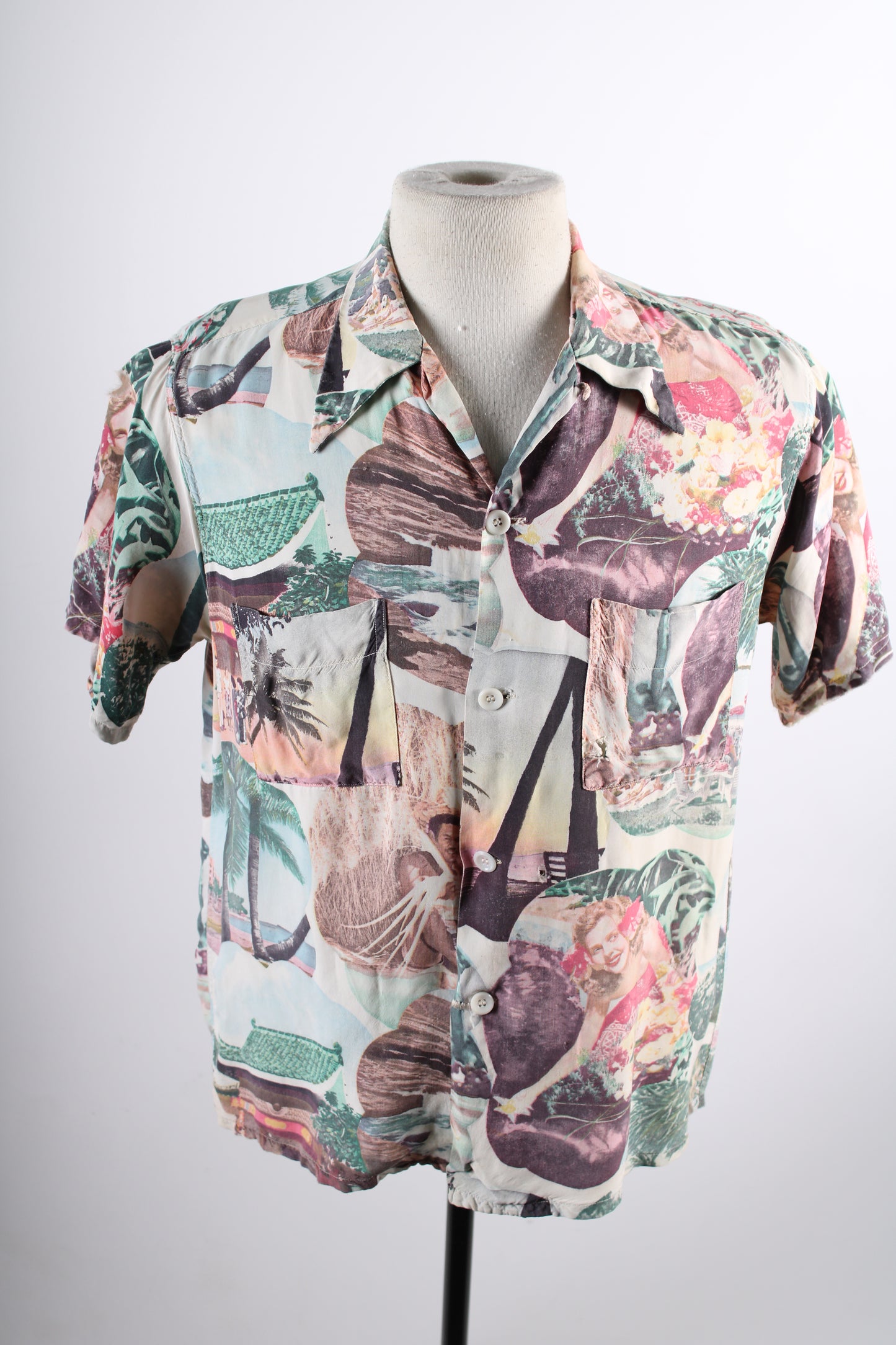 Vintage 1950s Towncraft Rayon Postcard Pin Up Girl Hawaiian Shirt Mens Size Medium
