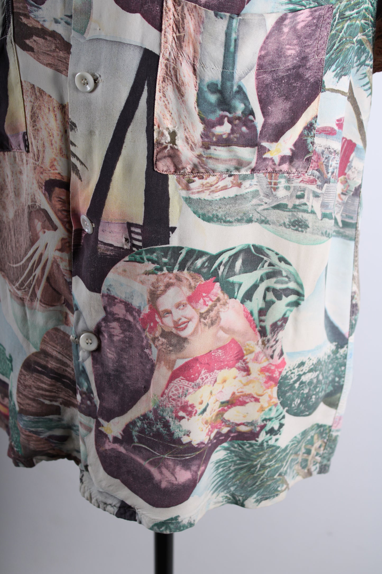 Vintage 1950s Towncraft Rayon Postcard Pin Up Girl Hawaiian Shirt Mens Size Medium
