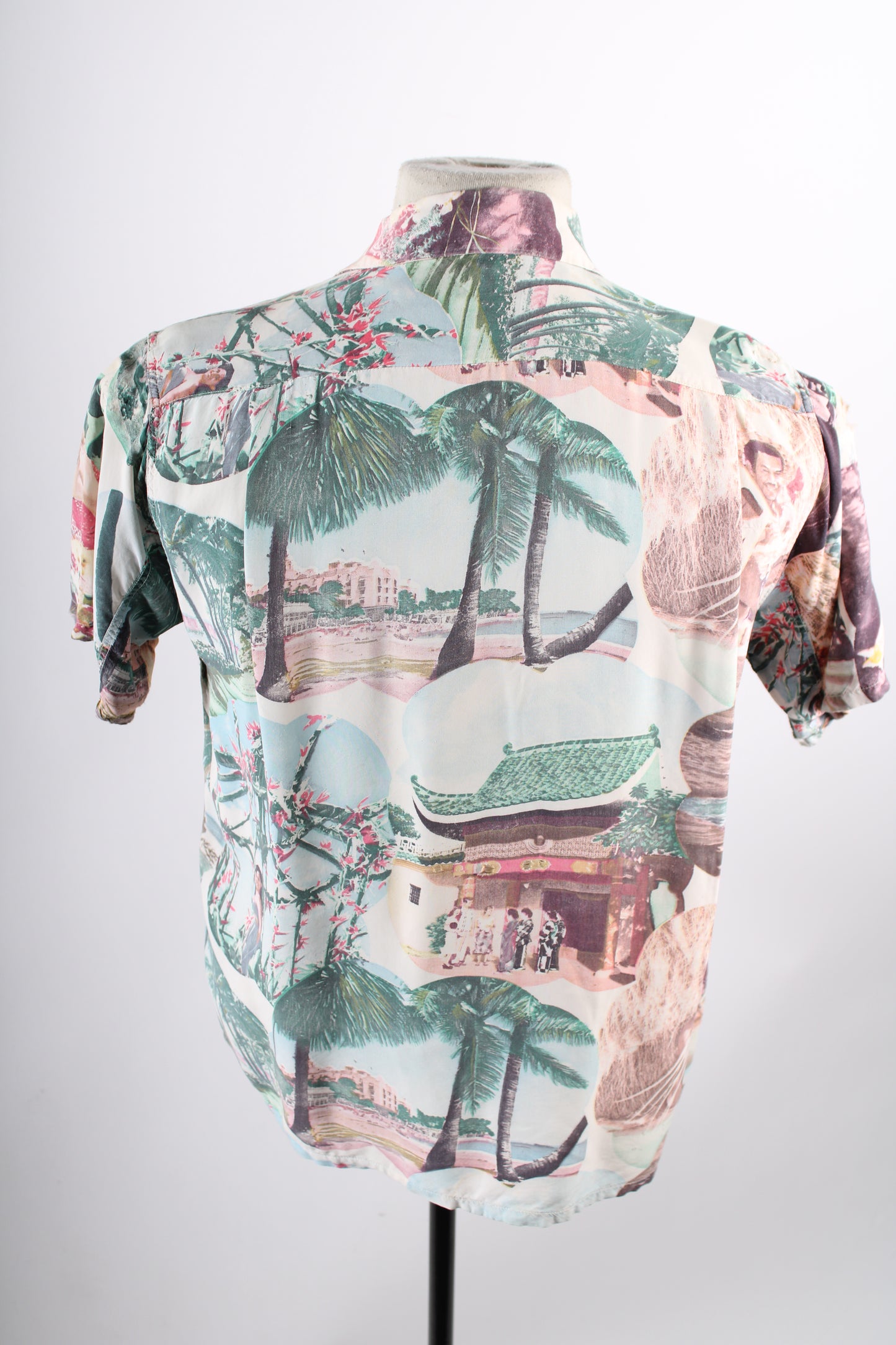 Vintage 1950s Towncraft Rayon Postcard Pin Up Girl Hawaiian Shirt Mens Size Medium