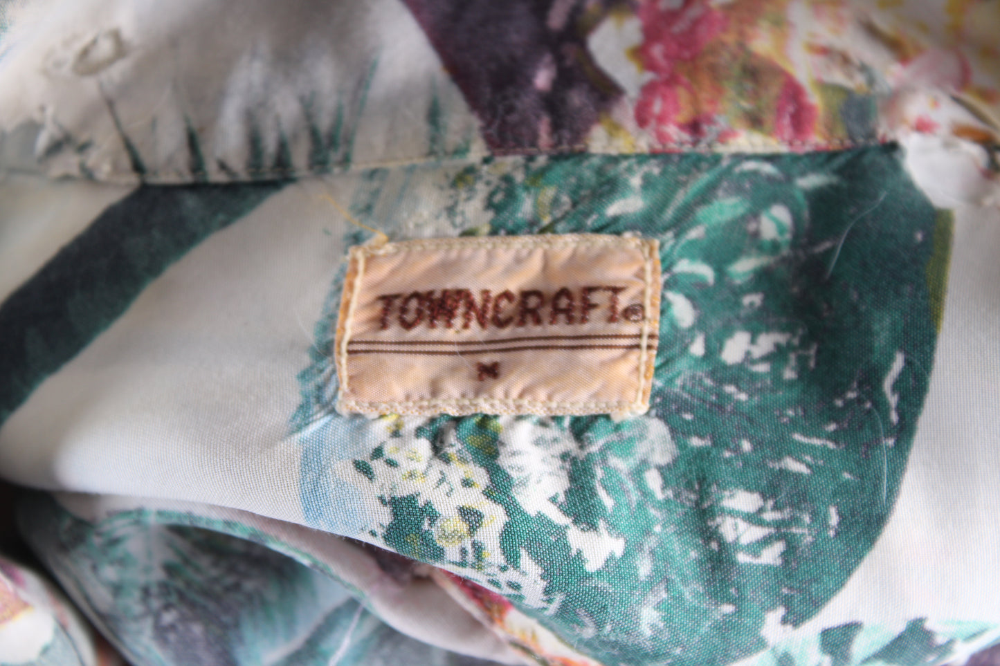 Vintage 1950s Towncraft Rayon Postcard Pin Up Girl Hawaiian Shirt Mens Size Medium
